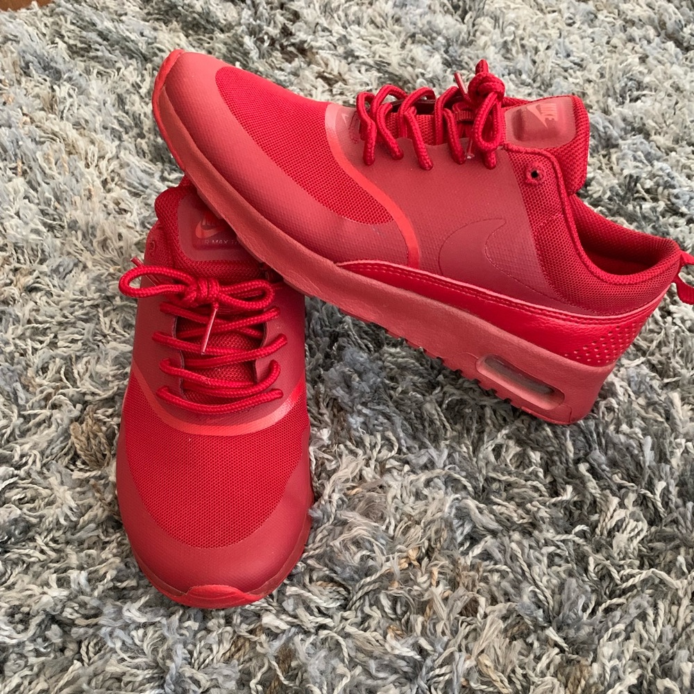 Red Nike Airmax Thea